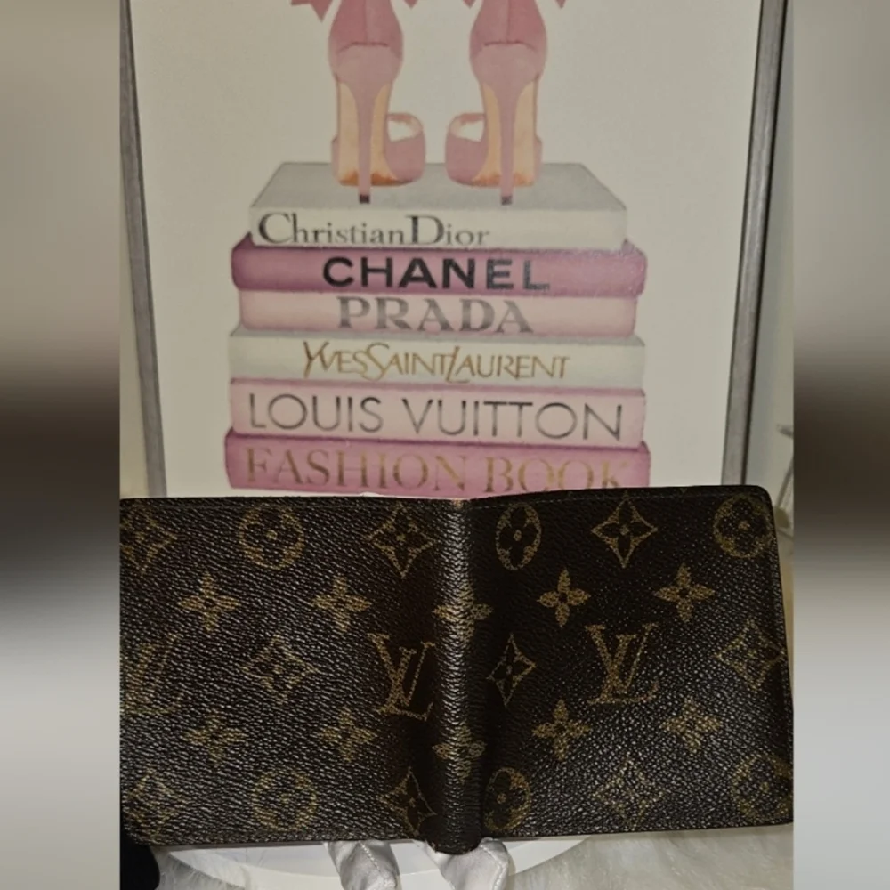 Louis Vuitton Monogram Wallet - Picture 7 of 8